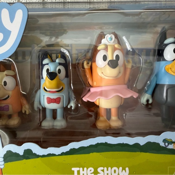Bluey The Show Figures NEW Posable Figs Showtime Bingo Chilli Bandit Pretend Toy - Picture 3 of 9